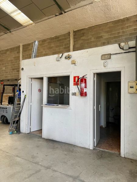 Foto def36c5d-bfd3-43c1-ab4b-3395090db054. Industrial building in carrer miguel servet 30 in Sant Esteve Sesrovires