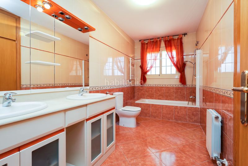 Foto a1f86394-8932-49be-947d-dde935e3abca. Casa amb calefacció piscina a Collbató