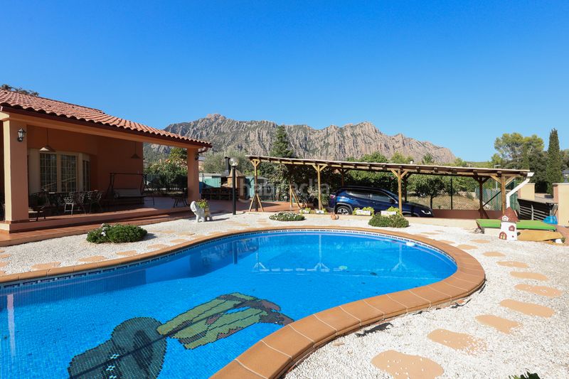 Foto e15da804-6df4-4d51-b4eb-4cf4c2f1bab1. Casa amb calefacció piscina a Collbató