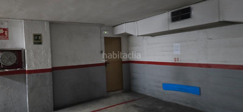 Foto 5798a55b-18b6-40b7-8c91-70cc30dcc502. Parking coche en ronda de collsalarca 43 garaje para coche pequeño y moto en Sabadell