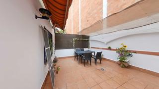 Reihenhaus  Carrer de larra. Casa con garage de 100 metros