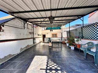 Reihenhaus  Carrer del penedès. Casa ideal para dos familias