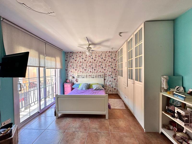 Foto 298333ec-45c3-4e2d-a049-996746723267. Casa adossada amb xemeneia calefacció aparcament a Sabadell