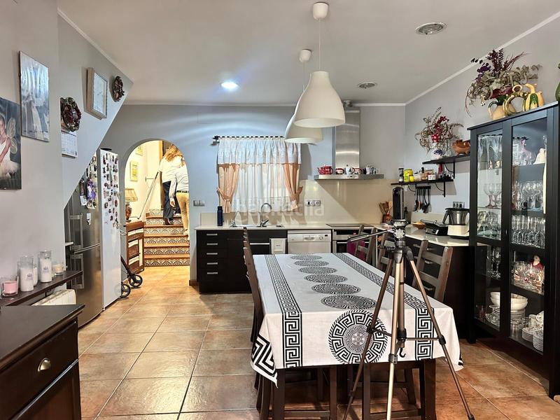 Foto 9116434b-c9b4-4159-b333-1a9fa68e983c. Casa adossada amb xemeneia calefacció aparcament a Sabadell