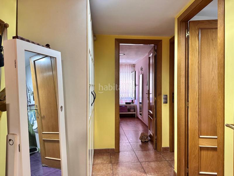 Foto 9cb43d60-e423-47cf-9186-793e30f9d13f. Casa adossada amb xemeneia calefacció aparcament a Sabadell