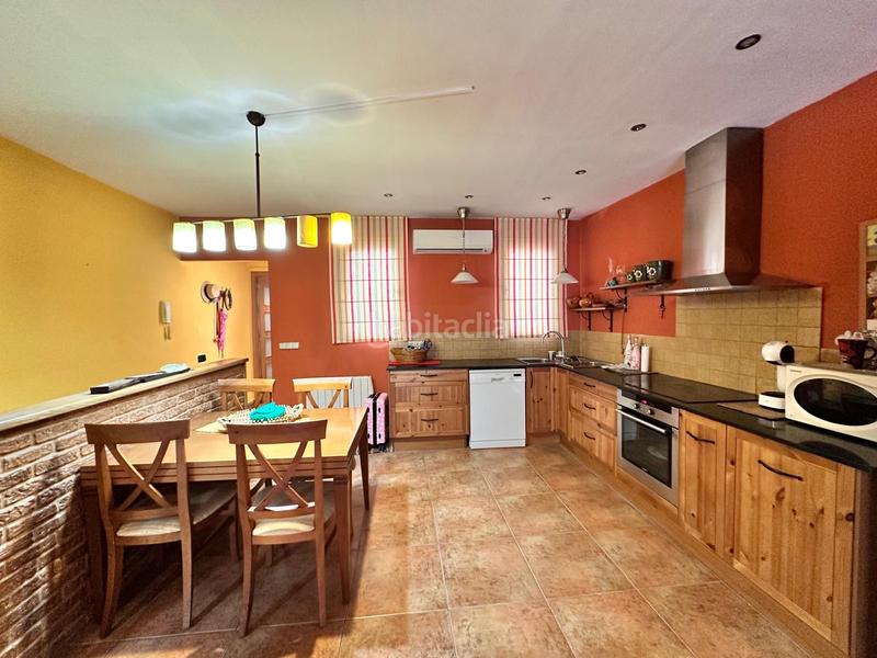 Foto b01c57ce-f399-4b4d-844b-e9c407449f4c. Casa adossada amb xemeneia calefacció aparcament a Sabadell