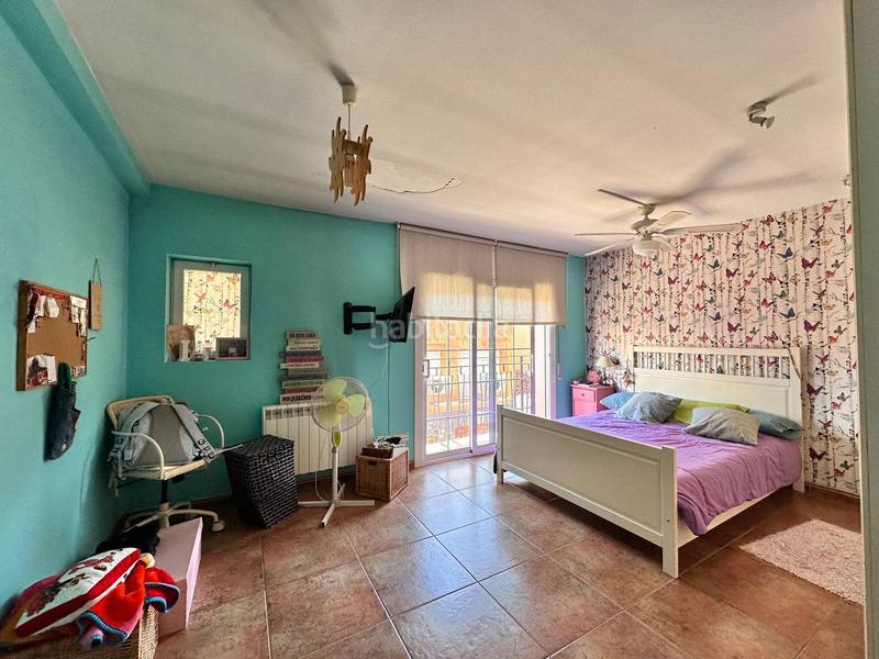 Foto b612378f-08a8-4b75-ab19-ef7f5f62b529. Casa adossada amb xemeneia calefacció aparcament a Sabadell