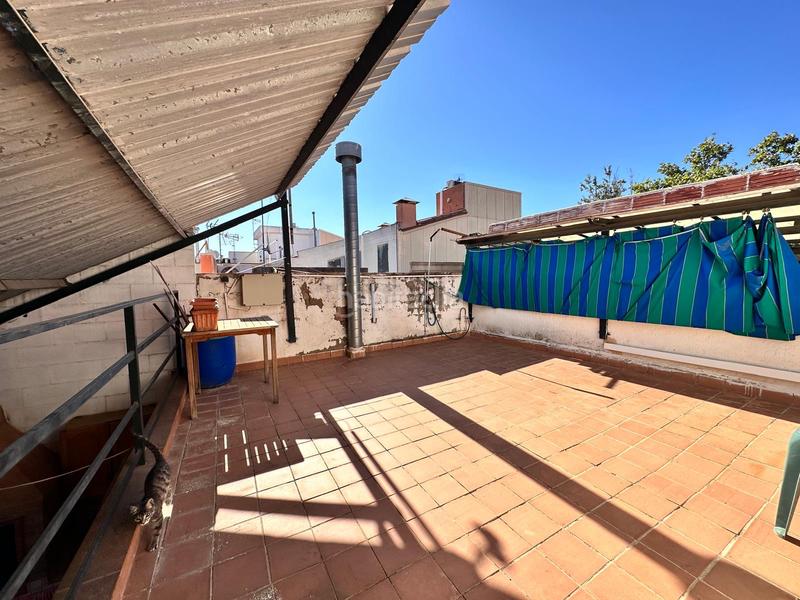 Foto f69a6255-cf5a-4e03-a57d-d349ee684efb. Casa adossada amb xemeneia calefacció aparcament a Sabadell