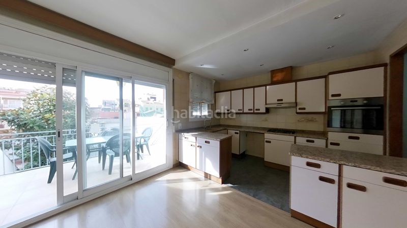 Foto 45a78f5a-4a1c-49ed-9791-708e8bb29d97. Casa adossada amb xemeneia calefacció aparcament a Sabadell