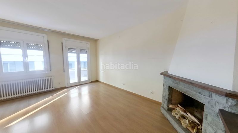 Foto 8342ef65-363c-4f0a-858f-7adfbdebc632. Casa adossada amb xemeneia calefacció aparcament a Sabadell