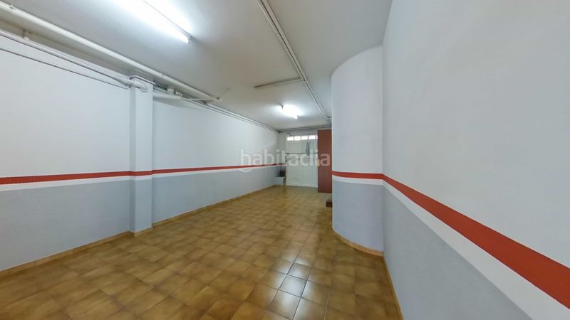 Foto 84a3b828-a2ec-4fbc-bf25-43dd5d0a5950. Casa adossada amb xemeneia calefacció aparcament a Sabadell