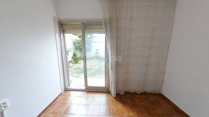 Foto c0a1c536-2c4b-48a2-baa1-f870d4a5a9f7. Casa adossada amb xemeneia calefacció aparcament a Sabadell