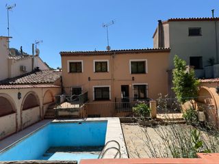 Semi detached house  Carrer sant ignasi. Ca en el centro de vacarisses