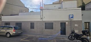 Casa adossada a Carrer de la segarra 30. Casa refromada nueva con terraza 15m2