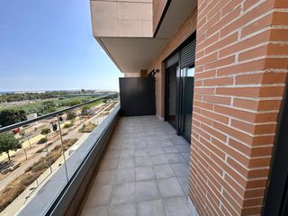 Lloguer Pis  Carrer joaquim ruyra. Frente al rio besos