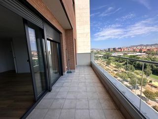 Lloguer Pis  Carrer joaquim ruyra. Frente al rio besos
