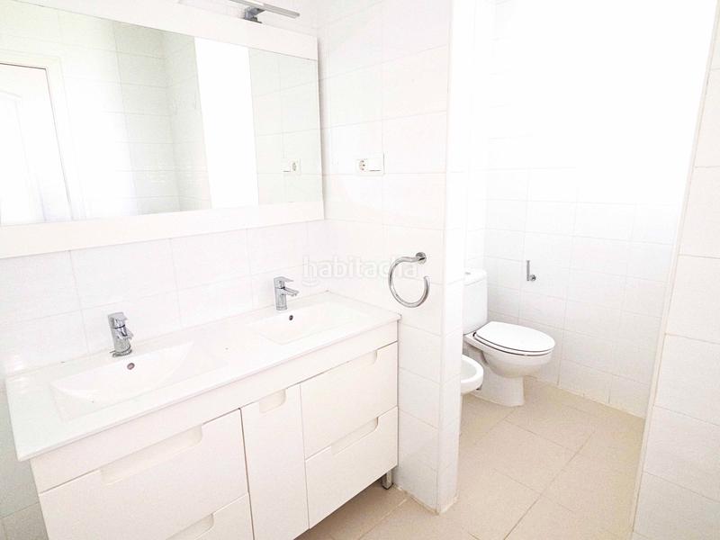 Foto 07c5a2d0-8f34-43bb-a86d-044b4e29b201. Rent towny house in paseo de los parques 38 in Encinar de los Reyes La Moraleja