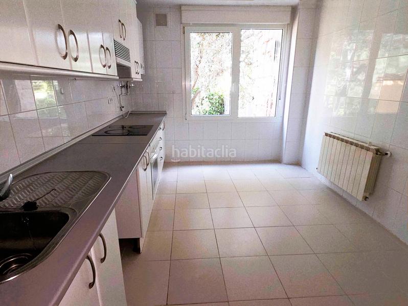 Foto 318f20d3-c033-4680-93b3-08b83dd51758. Rent towny house in paseo de los parques 38 in Encinar de los Reyes La Moraleja