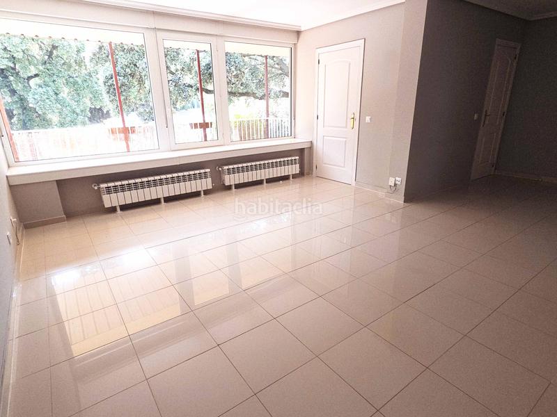 Foto 4af2e1a4-33a4-4bab-9dc3-a1b0cc498f27. Rent towny house in paseo de los parques 38 in Encinar de los Reyes La Moraleja