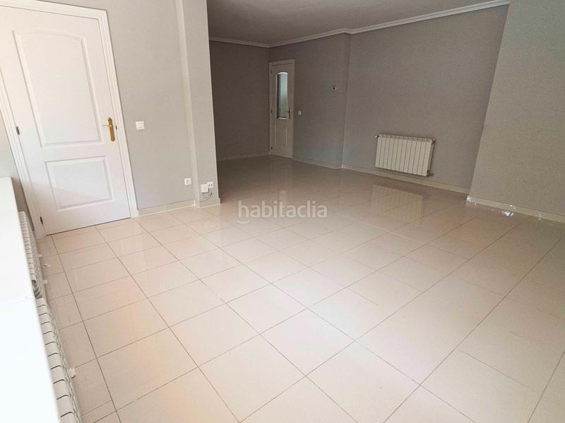 Foto 4e132ccb-ca40-46af-835d-b26a01f49a7f. Rent towny house in paseo de los parques 38 in Encinar de los Reyes La Moraleja