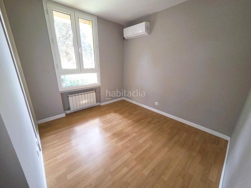 Foto 4e4aee6d-7b34-4678-8eba-f44000a9399f. Rent towny house in paseo de los parques 38 in Encinar de los Reyes La Moraleja