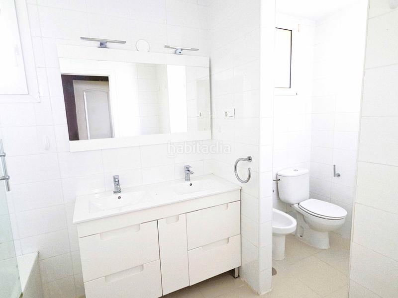 Foto 6fdbaba6-4987-4416-ab1a-36c804d773b7. Rent towny house in paseo de los parques 38 in Encinar de los Reyes La Moraleja