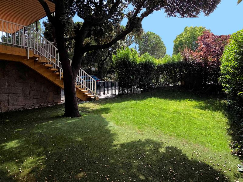 Foto 72afe777-e69f-49d9-b4cd-51f58d5fa3d3. Rent towny house in paseo de los parques 38 in Encinar de los Reyes La Moraleja