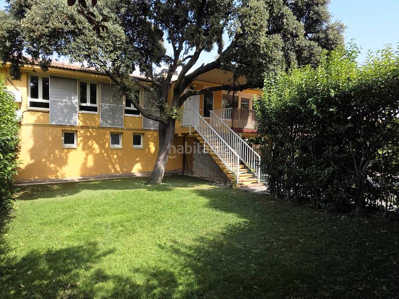 Foto 8160d08d-1c48-4b92-8b6d-963fd061177a. Rent towny house in paseo de los parques 38 in Encinar de los Reyes La Moraleja