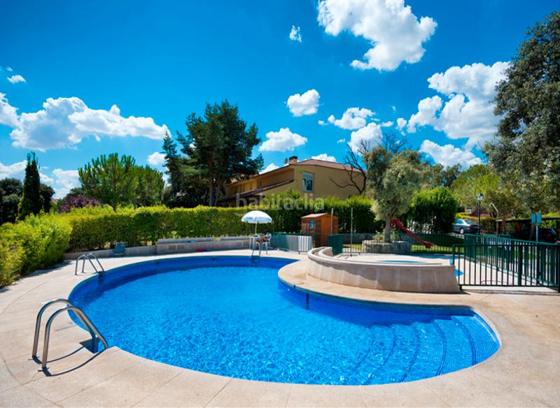 Foto 95f94e64-9c58-4782-9adf-e51016500ec8. Rent towny house in paseo de los parques 38 in Encinar de los Reyes La Moraleja