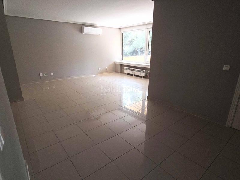 Foto a29ca0cd-ee7b-4f93-aaf4-c2b00bc1a99f. Rent towny house in paseo de los parques 38 in Encinar de los Reyes La Moraleja