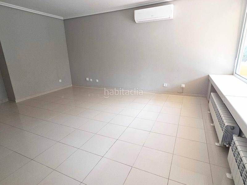Foto d270b93c-8c50-4d89-9f3f-6ce54852ac9c. Rent towny house in paseo de los parques 38 in Encinar de los Reyes La Moraleja