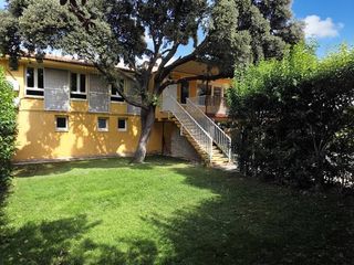 Miete Doppelhaus in Paseo de los parques 38. Chalet de 3 dormitorios y 2 baños con jardín de 200 m2, en urb.