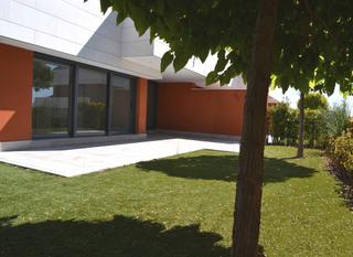 Lloguer Casa aparellada en Calle de san enrique de oss 523. Chalet pareado de 3 dormitorios ms buhardilla y 3 baos (2 bao