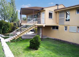 Lloguer Casa aparellada a Paseo de los parques 31. Chalet de 4 dormitorios y 2 baños, con 200 m2 de jardín, en urba