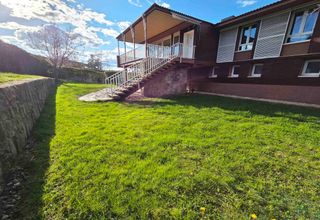Lloguer Casa aparellada  Paseo de los parques 32. Chalet pareado de 3 dormitorios y 2 baños, con 230 m2 de jardín