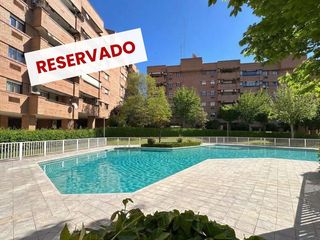 Pis a Palomarejos. Espectacular piso de 5 dormitorios con terraza, piscina y vistas