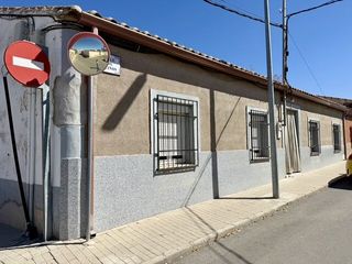 House in Almonacid de Toledo. Casa de pueblo con gran patio y múltiples posibilidades en almon