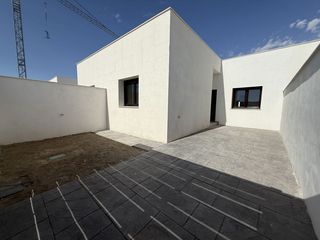 Casa adosada en Nambroca. Vivienda de obra nueva  entrega prevista en enero de 2027