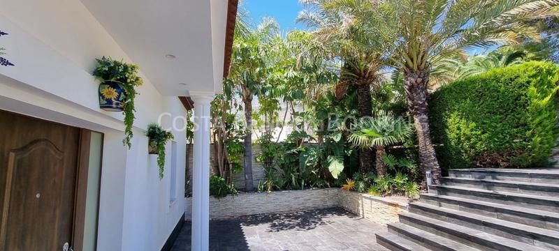 Foto 1b53f391-5f82-4bac-b3aa-9a359be880d8. Chalet con riscaldamento parcheggio piscina in Altea la vella Altea