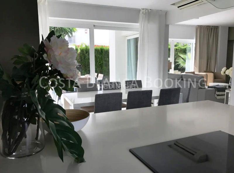 Foto ad9715c5-7aa7-49f3-8710-beb37f1a8f64. Xalet amb calefacció aparcament piscina a L´Albir Alfàs del Pi (l´)