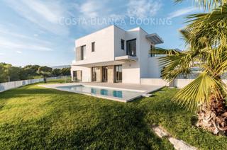 Chalet in Golf Bahía. Chalet en venta en sierra cortina, 3 dormitorios.