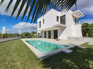 Chalet in Golf Bahía. Chalet en venta en sierra cortina, 3 dormitorios.