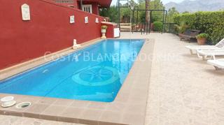 Xalet a La Nucia Pueblo. Chalet en venta en nucia la, 4 dormitorios.
