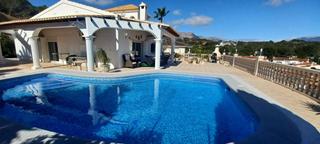 Xalet a Pueblo-Ubanizaciones. Chalet en venta en alfas del pi l, 5 dormitorios.