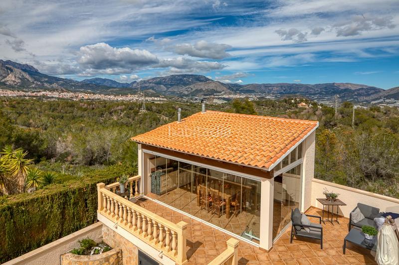 Foto 921bcb70-8d9a-47fc-a5fc-f1f8fb063b31. Chalet  en venta en colonia escandinaviacautivador, 4 dormitorios. en Alfàs del Pi (l´)