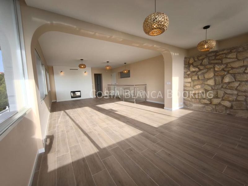 Foto 5ce56fe5-db48-46e7-be85-67d01380f963. Chalet  en venta en montebello, 5 dormitorios. en Nucia (la)