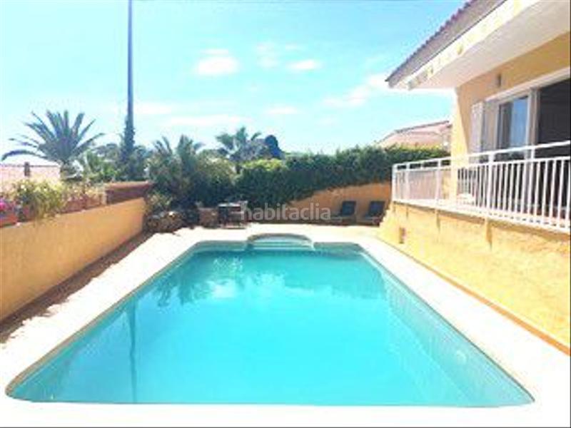Foto bed975cb-acf3-452b-bccb-cd0b514f7fe5. Chalet  en venta en Coloma, 4 dormitorios. en Nucia (la)