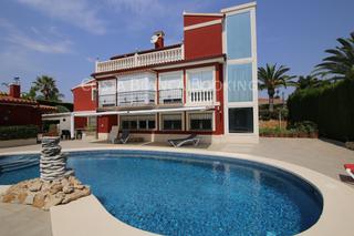 Xalet a Pueblo-Ubanizaciones. Chalet en venta en urbanizaciones, 9 dormitorios.
