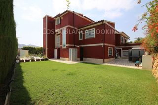Xalet a Pueblo-Ubanizaciones