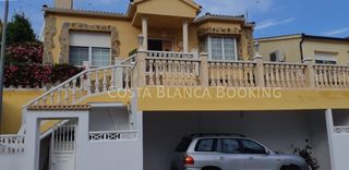 Xalet a Coloma. Chalet independiente con vistas al mar y  montaña en la nucía